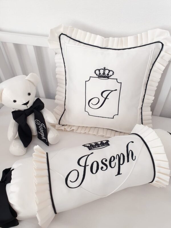 Classic bed set
